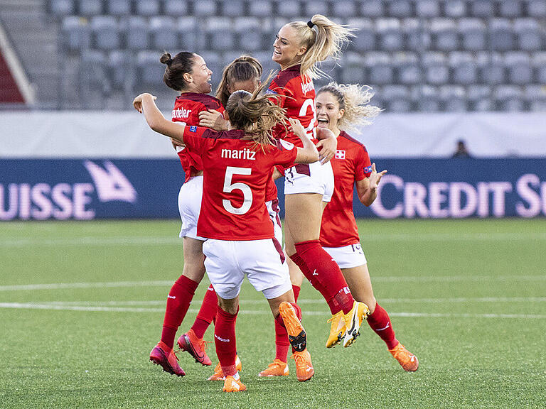 Die Schweizerinnen schlagen Belgien in Spitzenspiel der Gruppe H knapp mit 2:1