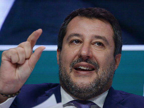 ARCHIV - Matteo Salvini von der Lega Nord spricht während der Nationalversammlung. Auch in Italien wird nach dem Vorschlag der EU-Kommission, Atomenergie unter Umständen als klimafreundlich einzustufen, über eine Rückkehr zur Kernkraft diskutiert. Matteo Salvini will in Italien wieder Atomkraftwerke bauen. Foto: Gloria Imbrogno/LPS via ZUMA Press Wire/dpa