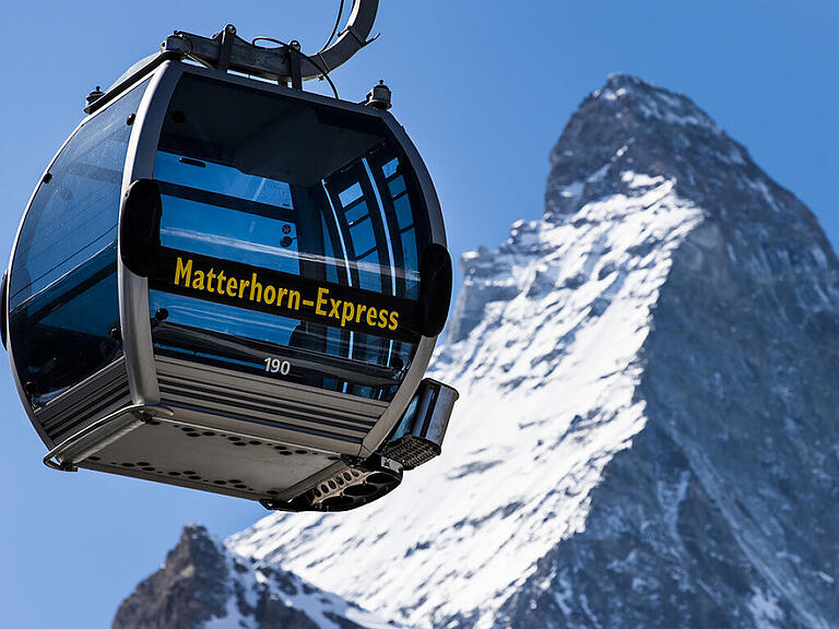 Die Gondelbahn "Matterhorn-Express" vor dem markanten Bergmassiv in Zermatt VS. (Archivbild)