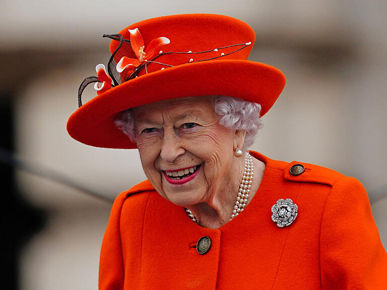 Königin Elizabeth II. von Großbritannien .nimmt an der Eröffnung des Staffellaufs "Queen's Baton Relay for Birmingham 2022" anlässlich der XXII. Commonwealth-Spiele auf dem Vorplatz des Buckingham Palace teil. Britische Königin Elizabeth II. ist tot. Foto: Victoria Jones/PA Wire/dpa