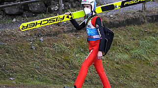 Schultert Simon Ammann die Ski auf dem Weg zu einer weiteren Weltcupsaison? Zumindest in den Kader-Listen von Swiss-Ski figuriert er weiterhin.