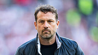 Markus Weinzierl, hier noch in einer Jacke des FC Augsburg