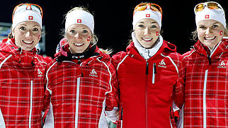 Die Biathlon-Staffel mit Selina Gasparin, Elisa Gasparin, Aita Gasparin und Irene Cadurisch nach dem Rennen an den Olympischen Spielen in Sotschi