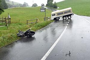 Die Strasse zwischen Meierskappel und Udligenswil war nach dem schweren Unfall zweieinhalb Stunden gesperrt.