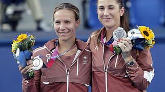 Gemeinsam Freude ist doppelte Freude: Viktorija Golubic (links) und Belinda Bencic mit Doppel-Silber