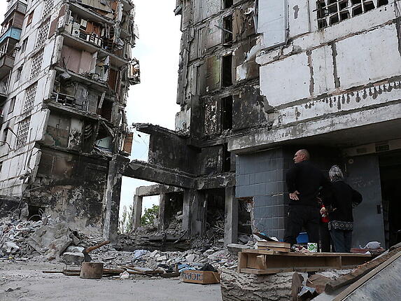 dpatopbilder - Stark beschädigte Gebäude in Mariupol. Foto: Uncredited/AP/dpa