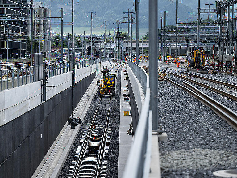Blick auf das Wylerfeld in Bern-Wankdorf, wo die SBB mit einem Tunnel (Bildmitte) die Verkehrsströme besser entflechten wollen.