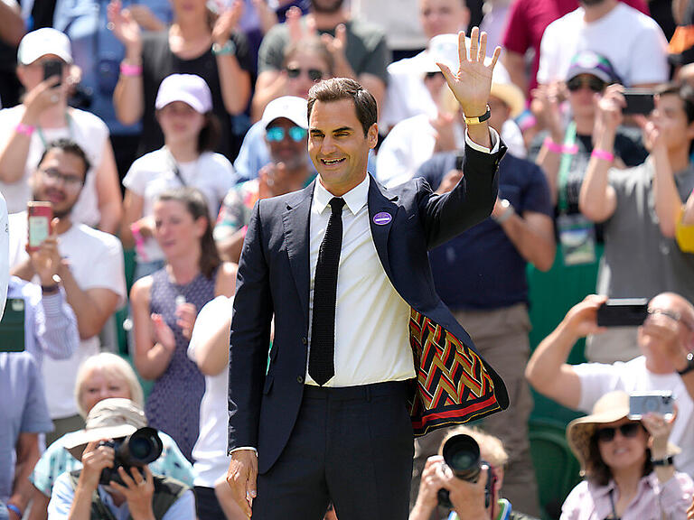 Ein emotionaler Abschied: Beim Festakt zum 100-Jahr-Jubiläums in Wimbledon am 3. Juli dämmerte Roger Federer bereits, dass dies sein letzter Auftritt auf dem heiligen Rasen sein könnte