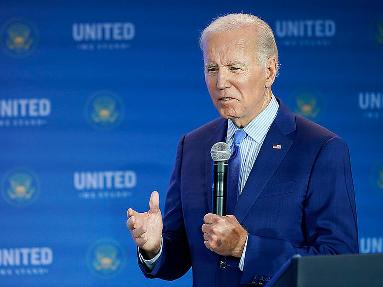 Joe Biden, Präsident der USA, spricht während des "United We Stand"-Gipfels im East Room des Weißen Hauses. Foto: Susan Walsh/AP/dpa