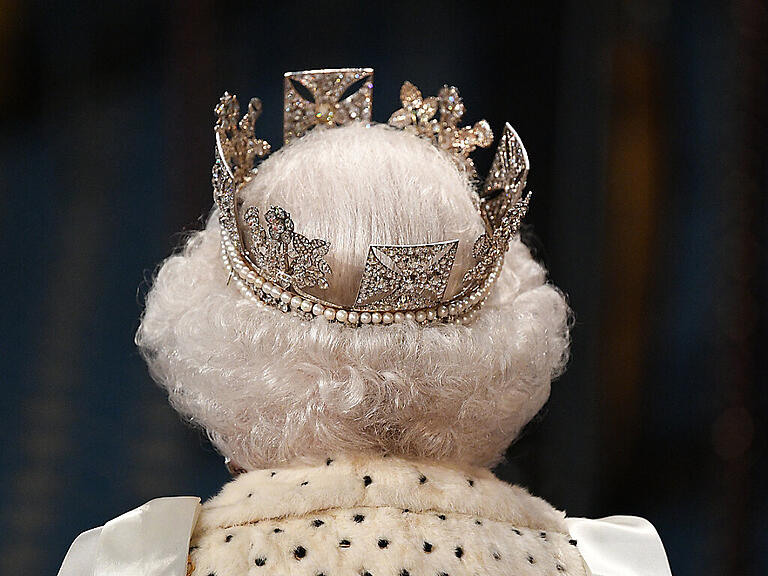 ARCHIV - Königin Elizabeth II. nimmt an der feierlichen Wiedereröffnung des britischen Parlaments im House of Lords im Westminster-Palast teil. Foto: Leon Neal/PA Wire/dpa
